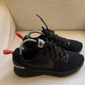 Nike Shield Pegasus 34 Mens running shoe size 8.5